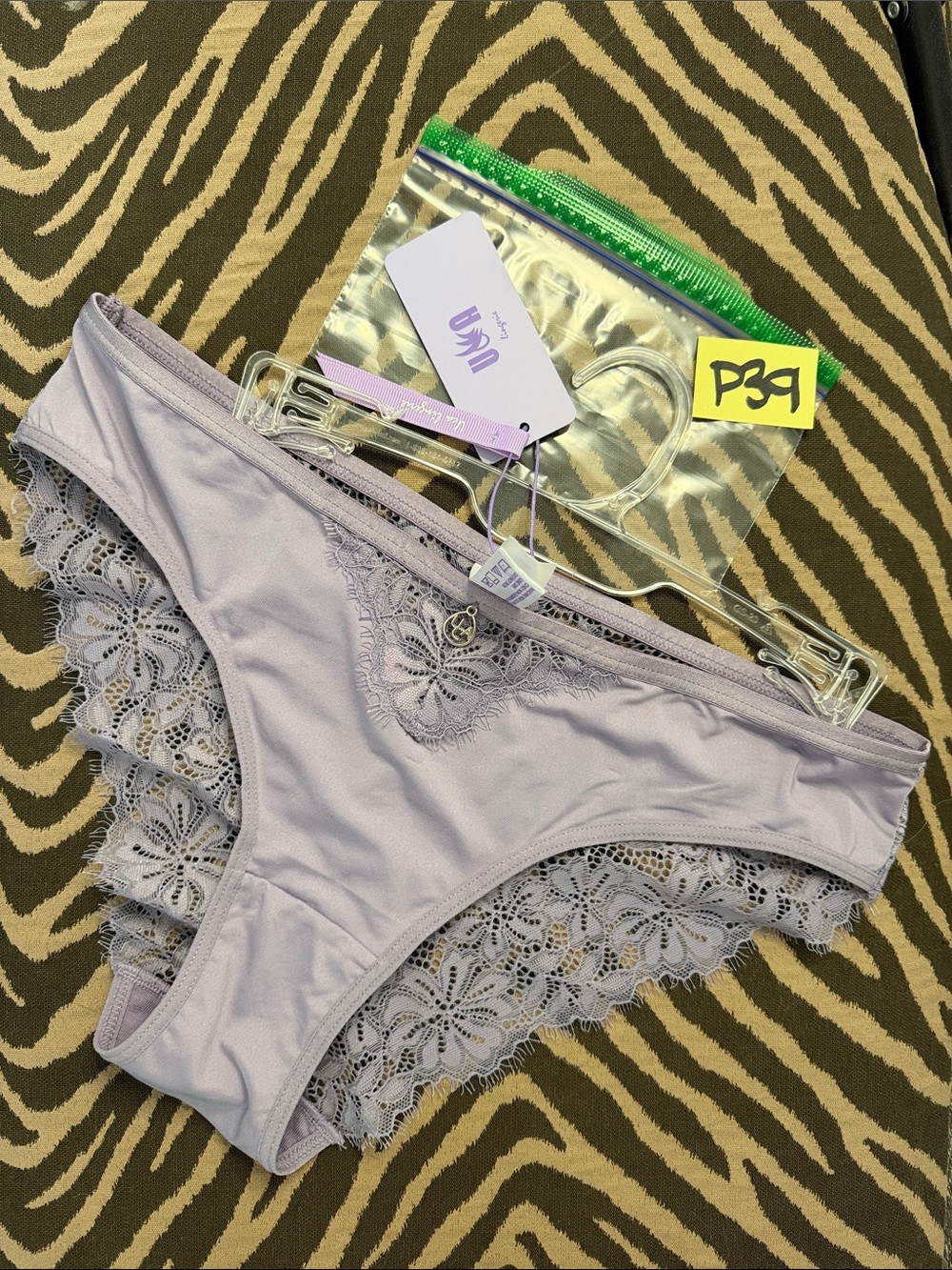 #P39 uca Lingerie Purple/Lavender lace Back Floral SatinSoft Panty Sz s